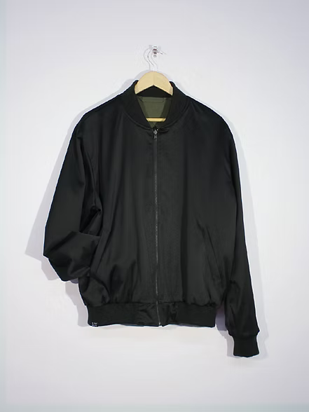 1ER MAI - Reversible Bomber Jacket in Olive Green/Black
