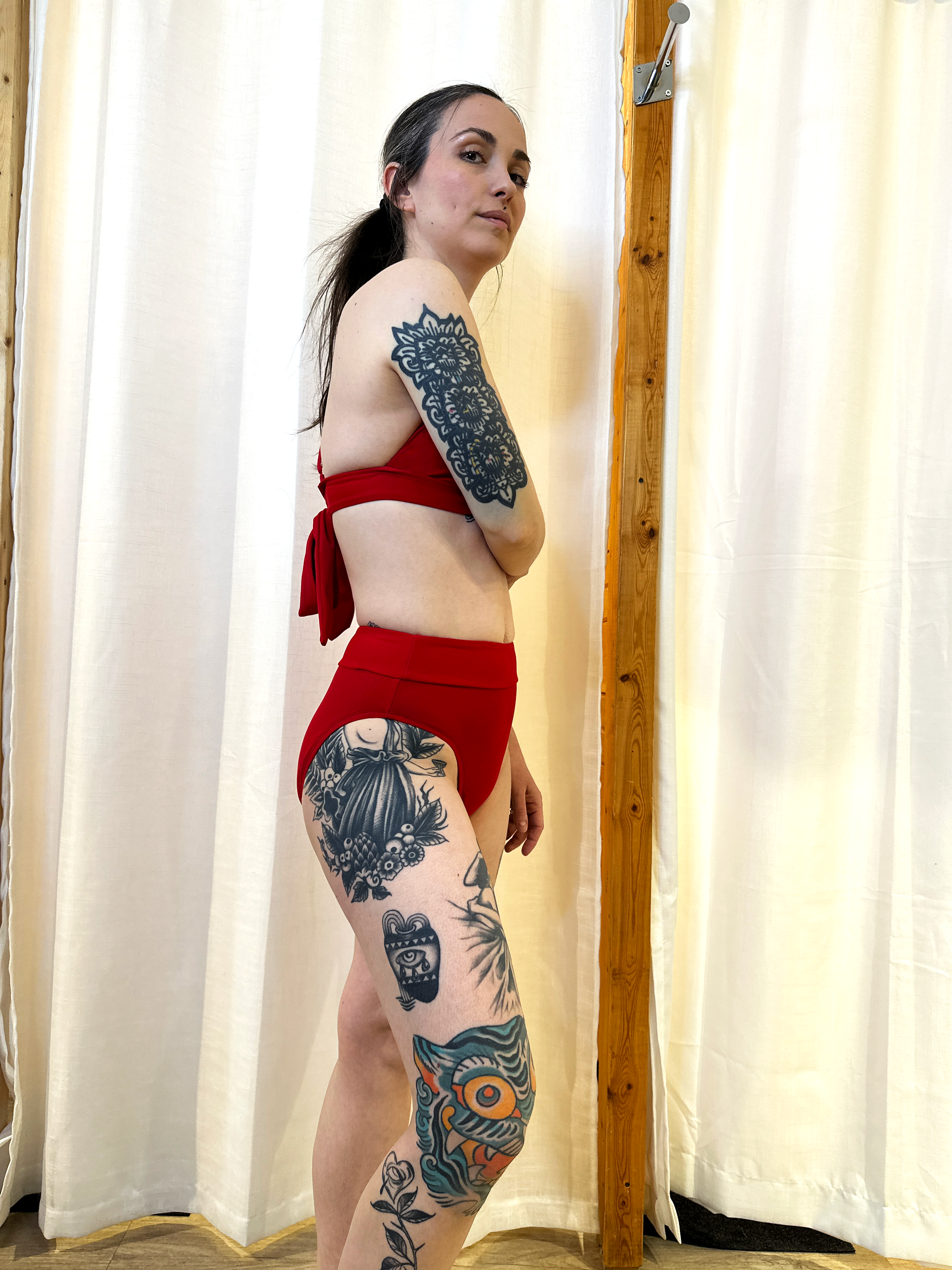 ANALIE – Bas de bikini taille haute en rouge